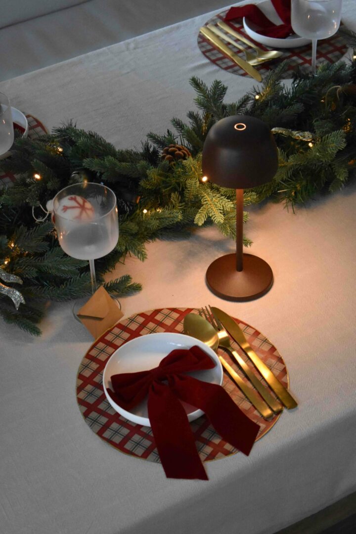Timeless Classic Christmas table